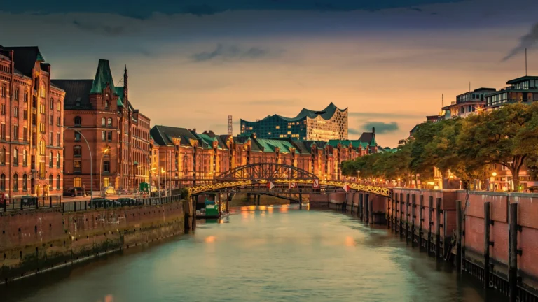 AdobeStock_168784828_powell83_abgedunkelt-scaled